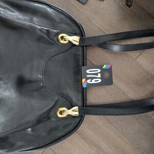 079_Chic Black Leather Shoulder Bag with Gold Accents